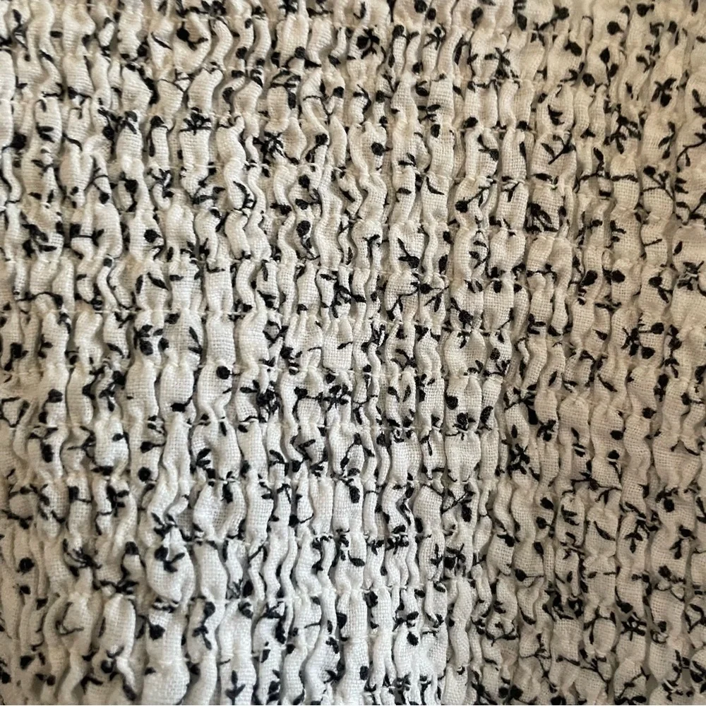 J. Galt White & Black Floral Smocked 100% Linen Tube Crop Top – One Size EUC - Picture 8 of 15